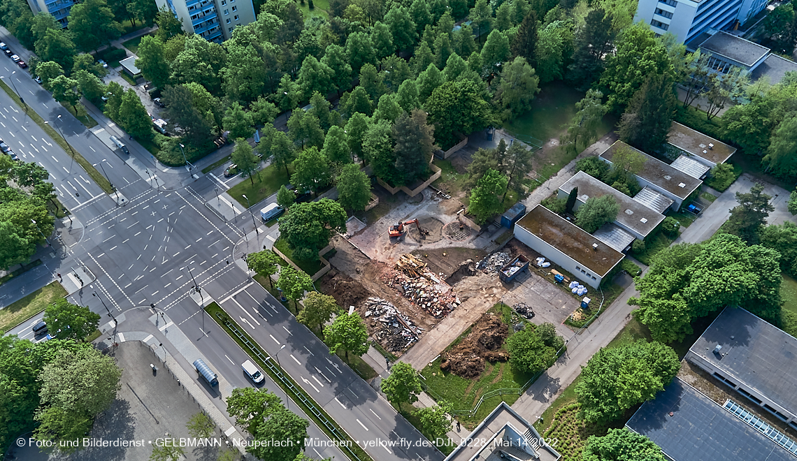 14.05.2022 - Luftbilder von der Baustelle Haus für Kinder in Neuperlach